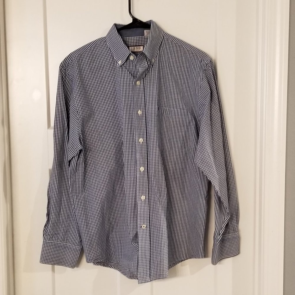 IZOD Men's Gingham Button Up Shirt Medium